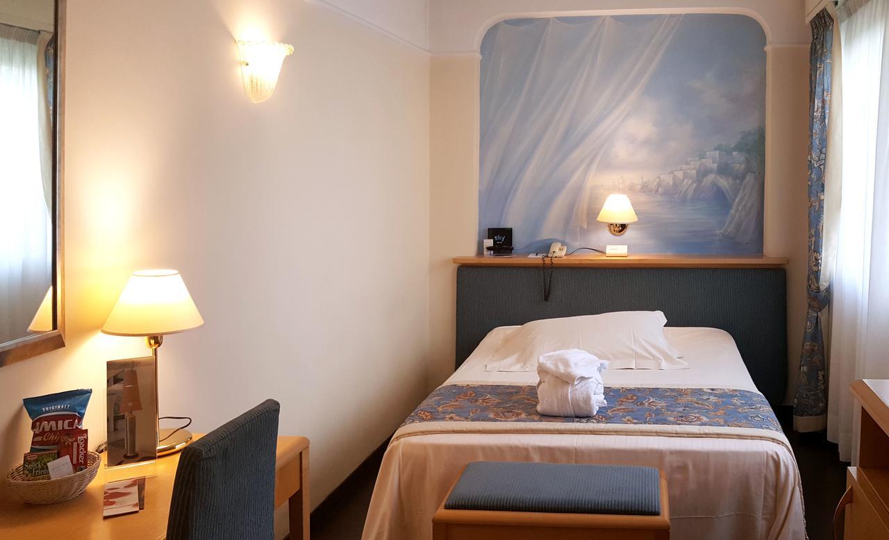 Hotel Luna Riccione E Aqua Spa Only Adults +12 Exterior photo